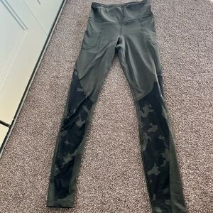 Women’s army green under armor compression leggings size xs